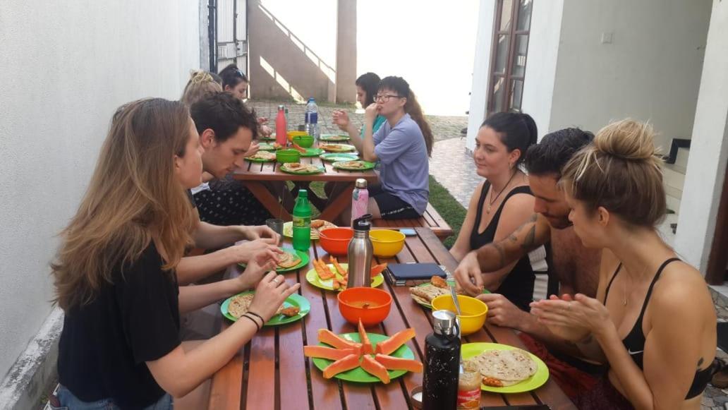 Bed & Bicycle Hostel Dehiwala-Mount Lavinia Ngoại thất bức ảnh